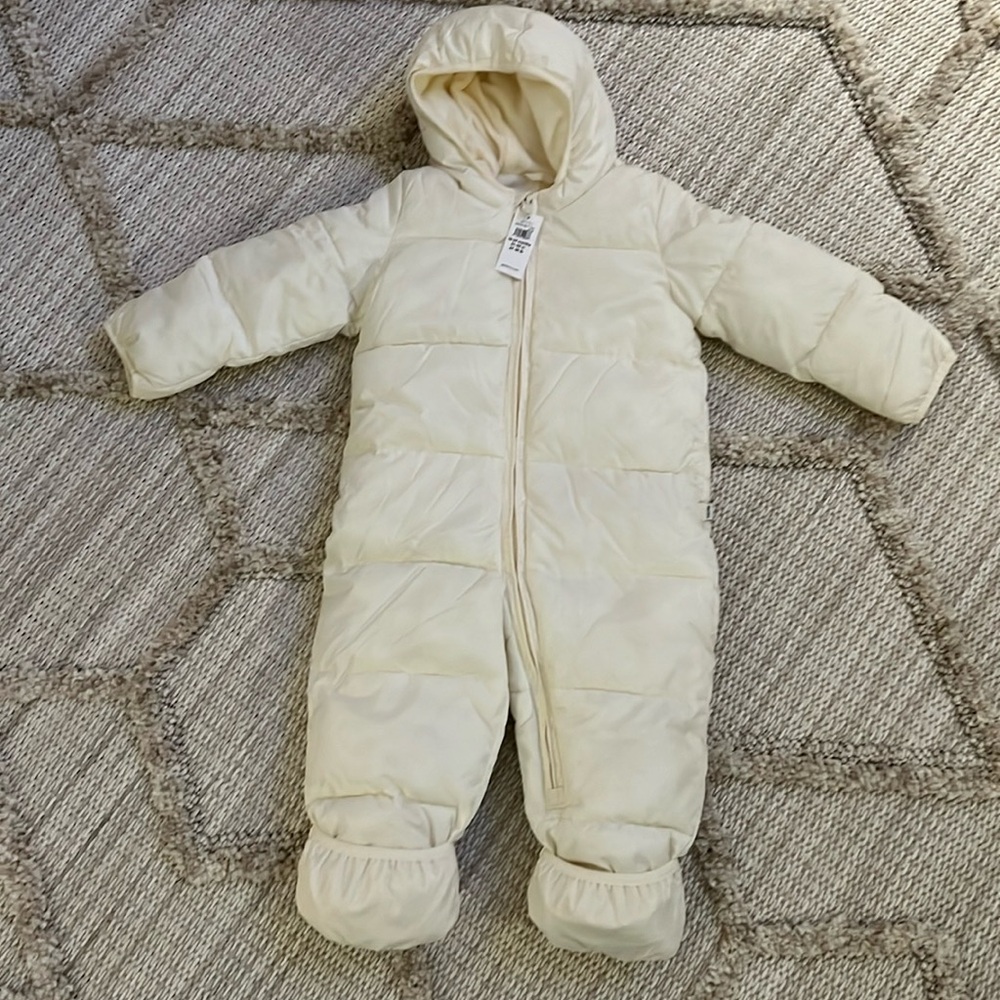 NWT baby gap snow suit size 18-24 months